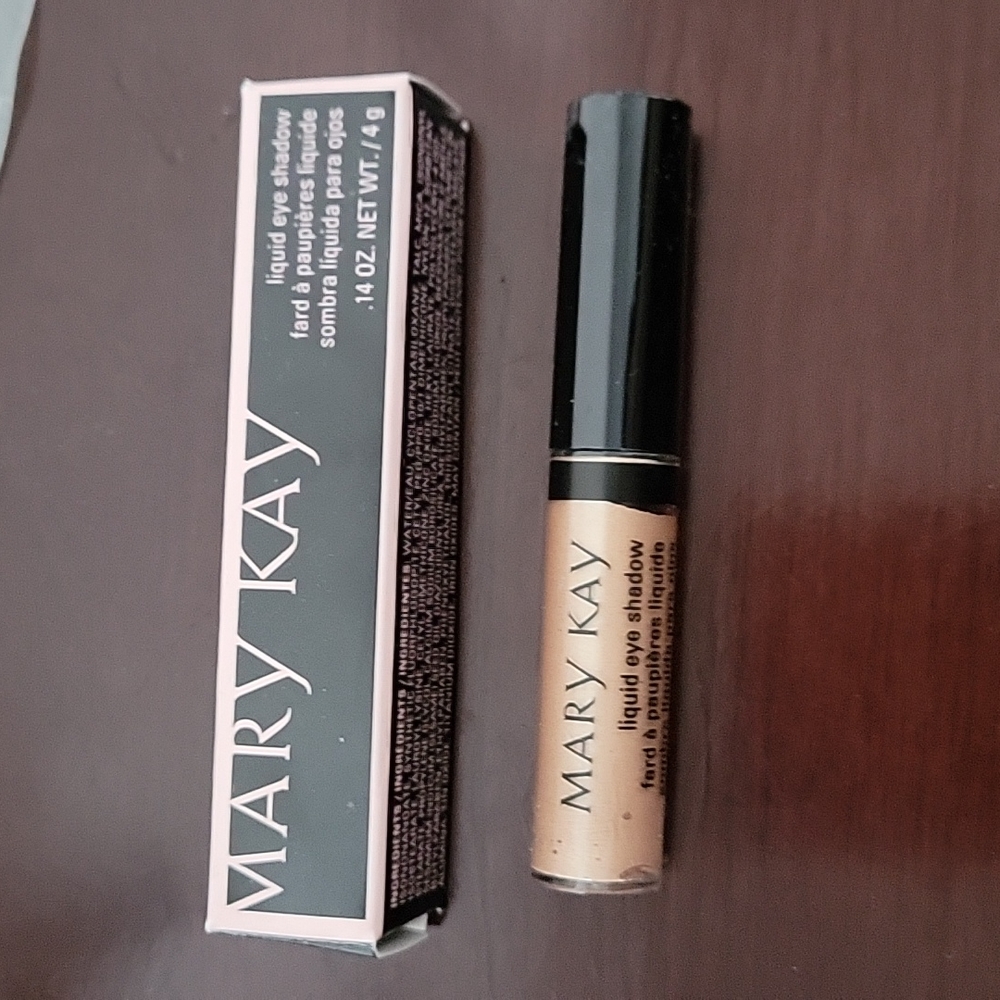 Mary Kay Liquid Eye Shadow in Light Beam